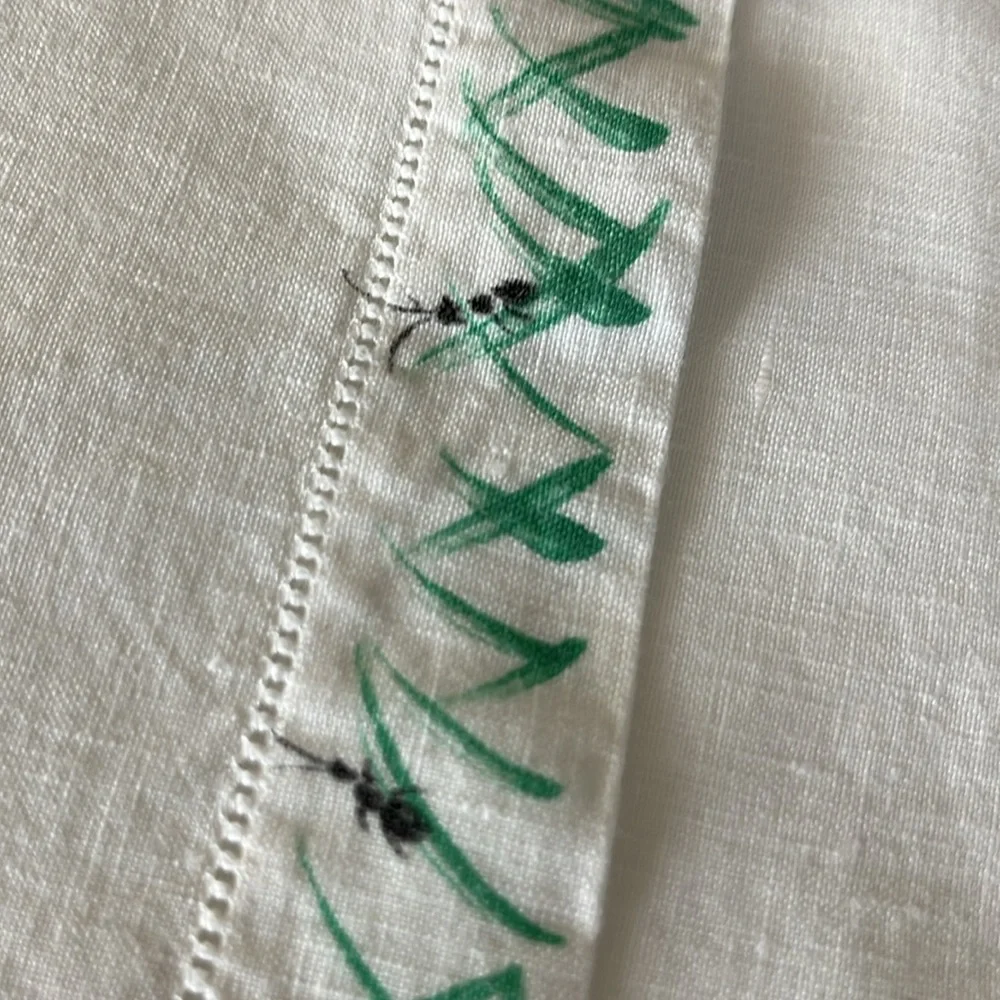 4 linen placemats lined with ants in grass indoor picnic!